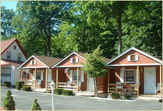 Seven Dwarfs Motel & Cabins Lake George Exterior photo