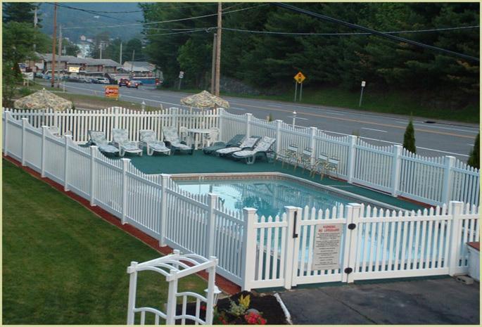 Seven Dwarfs Motel & Cabins Lake George Exterior photo