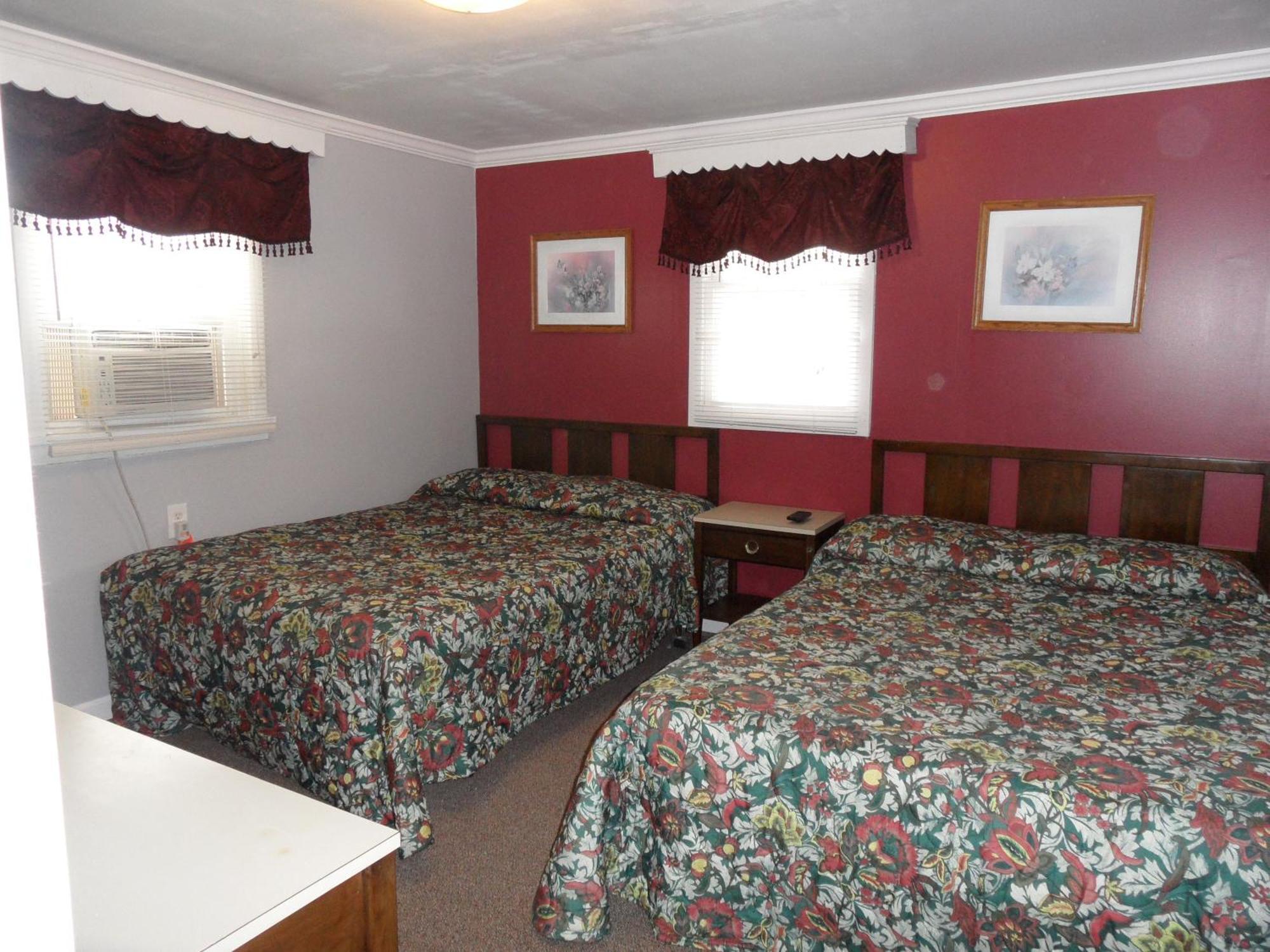 Seven Dwarfs Motel & Cabins Lake George Exterior photo