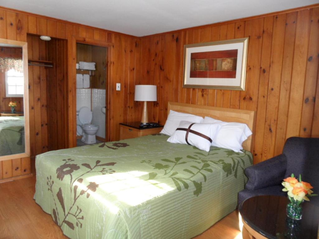 Seven Dwarfs Motel & Cabins Lake George Room photo