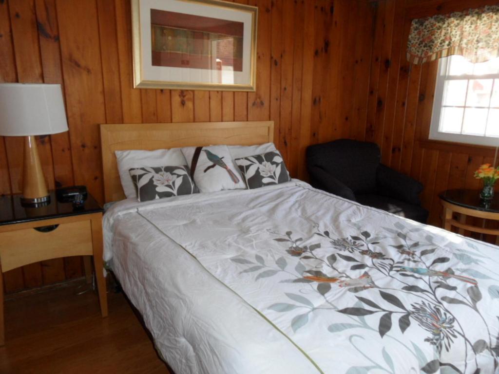Seven Dwarfs Motel & Cabins Lake George Room photo