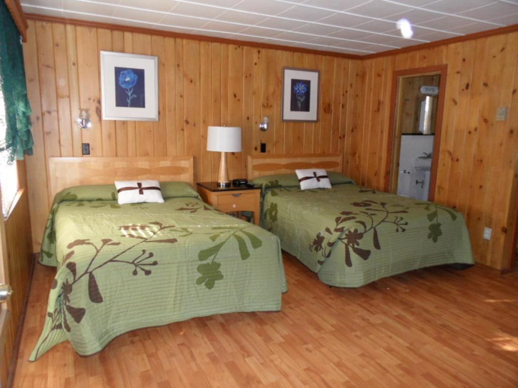 Seven Dwarfs Motel & Cabins Lake George Room photo