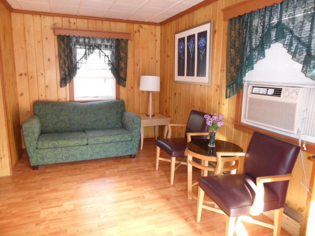 Seven Dwarfs Motel & Cabins Lake George Room photo
