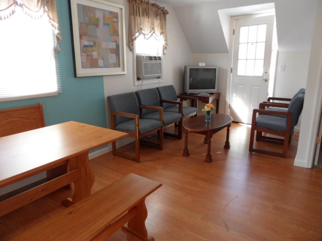 Seven Dwarfs Motel & Cabins Lake George Room photo